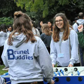 Brunel Buddies student ambassadors playing a game at СʪƵ London